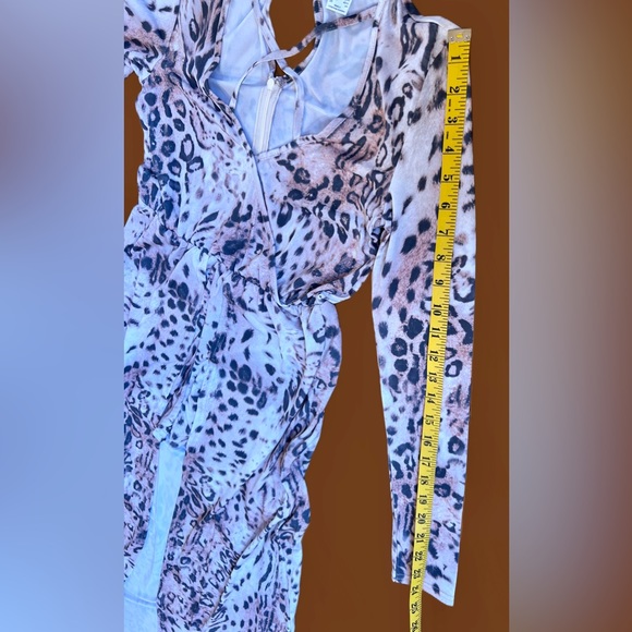 Venus Sexy Long Leopard Romper with Mock Neck and Strappy Detail, NWOT, XS - Picture 14 of 16